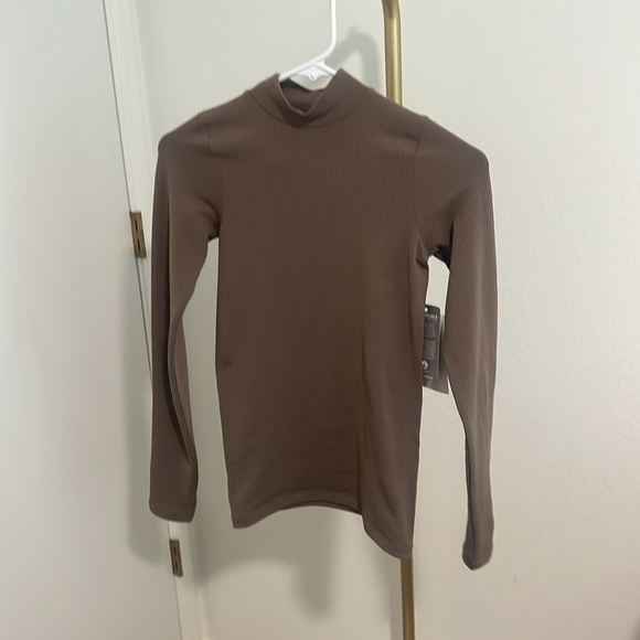 Athleta Top Renew Seamless Mockneck , New, Ribbed, Fitted Tan, Sz Large - Picture 2 of 5